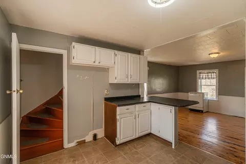 Entry Way - 4950 27th Ave, Mandan, ND 58554 photo 3 of 8