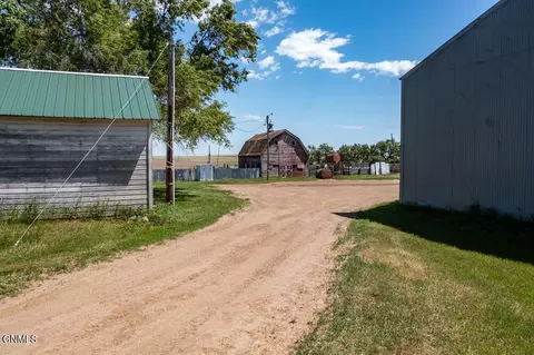 Exterior - 4950 27th Ave, Mandan, ND 58554 photo 3 of 5