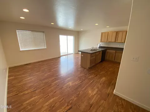 815 3rd St NW, Sidney, MT 59270 photo 4