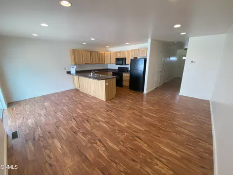 815 3rd St NW, Sidney, MT 59270 photo 2