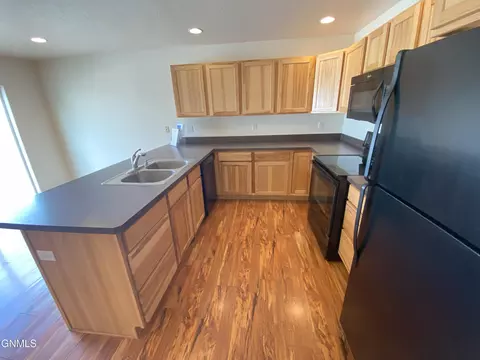 815 3rd St NW, Sidney, MT 59270 photo 3