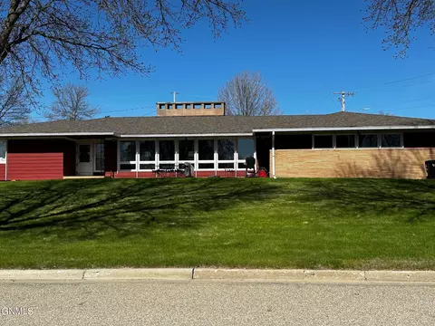 1141 Chautauqua Blvd, Valley City, ND 58072