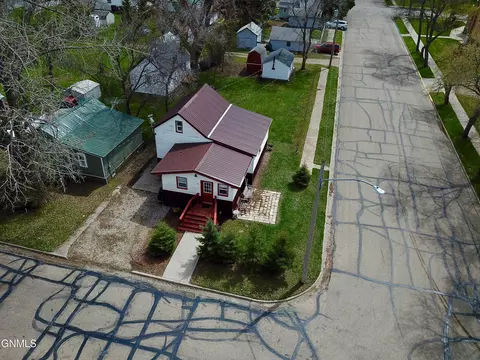 600 N 3rd Street St N, Strasburg, ND 58573