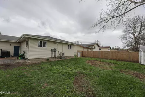 1706 E Omaha Dr, Bismarck, ND 58504 photo 59