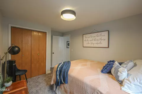 1706 E Omaha Dr, Bismarck, ND 58504 photo 43