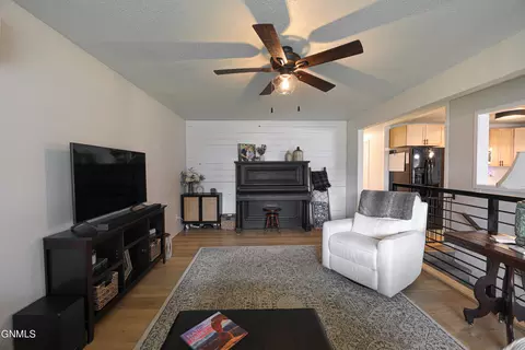 1706 E Omaha Dr, Bismarck, ND 58504 photo 14