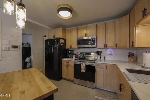 1706 E Omaha Dr, Bismarck, ND 58504 photo 6