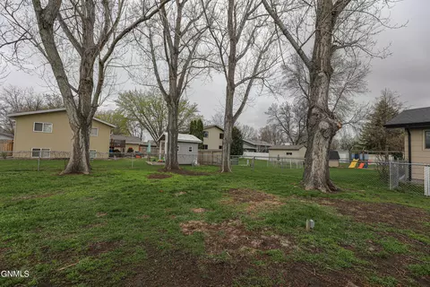 1706 E Omaha Dr, Bismarck, ND 58504 photo 57