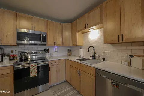 1706 E Omaha Dr, Bismarck, ND 58504 photo 7