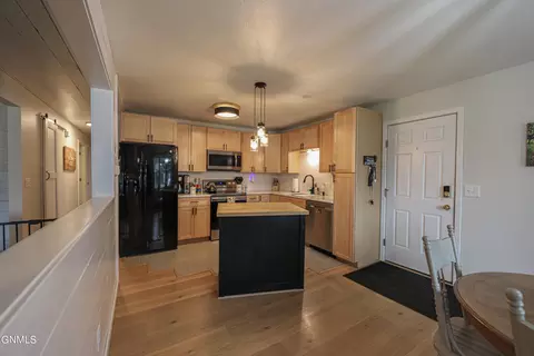 1706 E Omaha Dr, Bismarck, ND 58504 photo 2