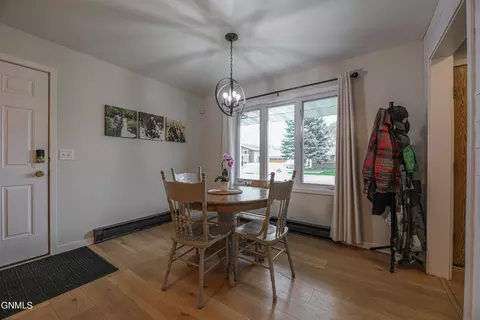1706 E Omaha Dr, Bismarck, ND 58504 photo 10