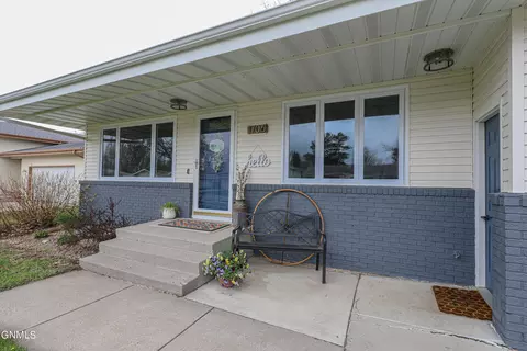 1706 E Omaha Dr, Bismarck, ND 58504 photo 62