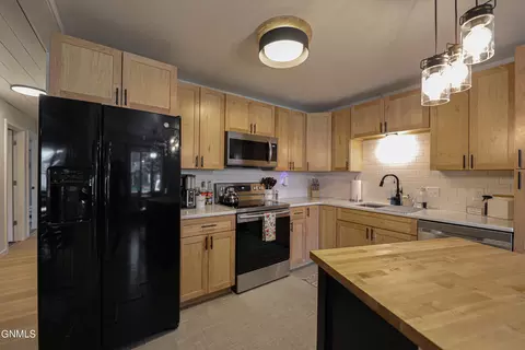 1706 E Omaha Dr, Bismarck, ND 58504 photo 5