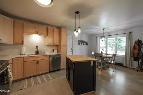1706 E Omaha Dr, Bismarck, ND 58504 photo 8