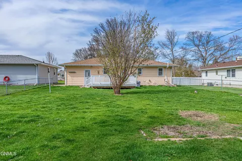 609 Meadow Ln, Bismarck, ND 58504 photo 45