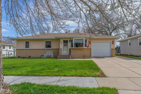 609 Meadow Ln, Bismarck, ND 58504 photo 40
