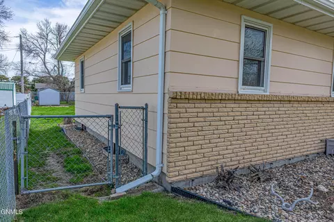 609 Meadow Ln, Bismarck, ND 58504 photo 41