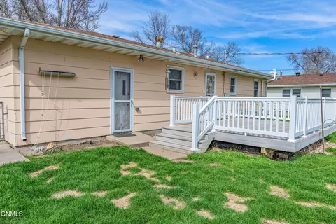 609 Meadow Ln, Bismarck, ND 58504 photo 43