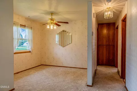 609 Meadow Ln, Bismarck, ND 58504 photo 10