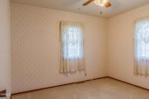 609 Meadow Ln, Bismarck, ND 58504 photo 22