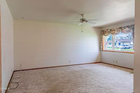 609 Meadow Ln, Bismarck, ND 58504 photo 6