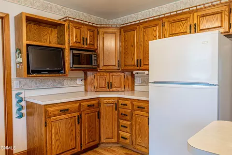 609 Meadow Ln, Bismarck, ND 58504 photo 14
