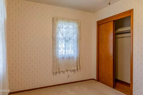 609 Meadow Ln, Bismarck, ND 58504 photo 21