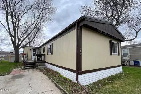121 Northland Ests, Jamestown, ND 58401