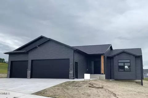 411 18th St SE, Mandan, ND 58554