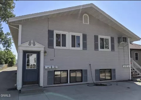 209 19th St, Bismarck, ND 58501