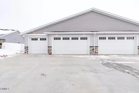 5710 Titanium Dr, Bismarck, ND 58503 photo 3