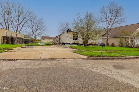 4616 Cortez Cir, Mandan, ND 58554