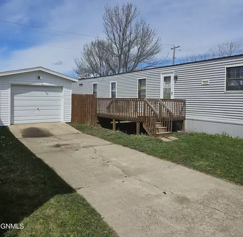1802 Western Park Villlage, Jamestown, ND 58401