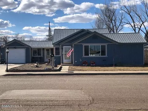 318 Olive St, Plentywood, MT 59254