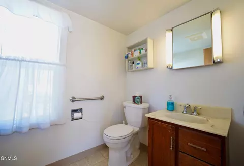 910 6th Ave SE, Jamestown, ND 58401 photo 5