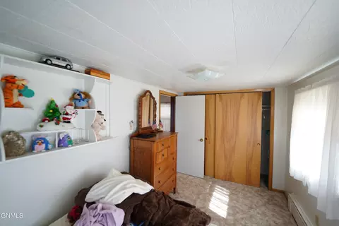 910 6th Ave SE, Jamestown, ND 58401 photo 8