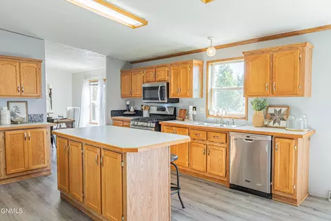 8475 Windmill Rd, Bismarck, ND 58504 photo 6