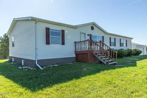 8475 Windmill Rd, Bismarck, ND 58504
