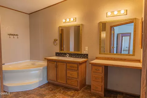 8475 Windmill Rd, Bismarck, ND 58504 photo 23