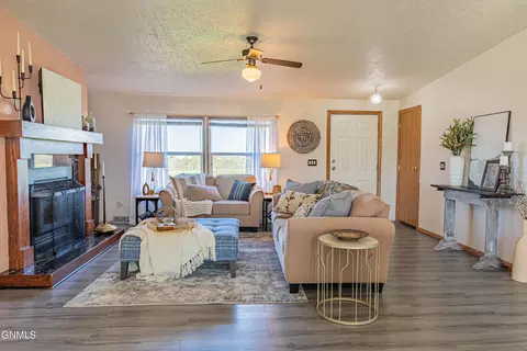8475 Windmill Rd, Bismarck, ND 58504 photo 11