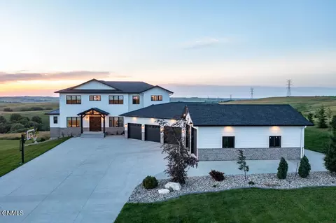 330 Watercress Ave, Bismarck, ND 58503