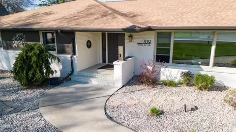 709 17th St SE, Jamestown, ND 58401