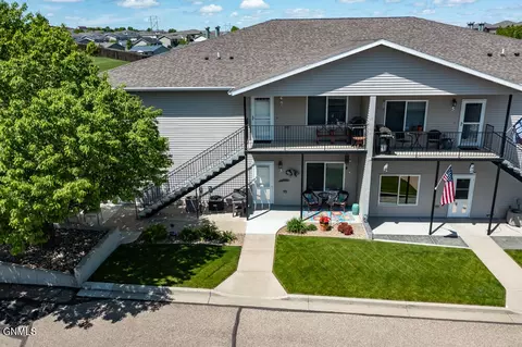 1130 35th St N, Bismarck, ND 58501