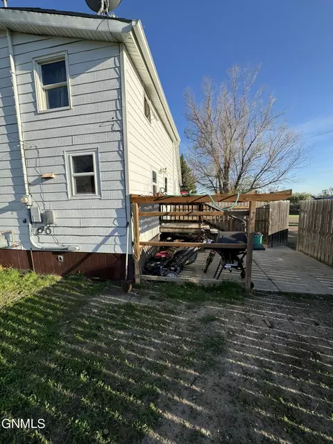 Exterior - 412 Eureka St, Wolf Point, MT 59201 photo 2 of 4