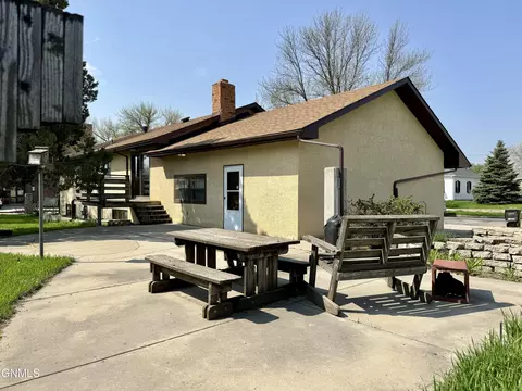 702 1st Ave W, Williston, ND 58801 photo 27