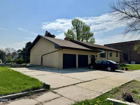 702 1st Ave W, Williston, ND 58801 photo 22