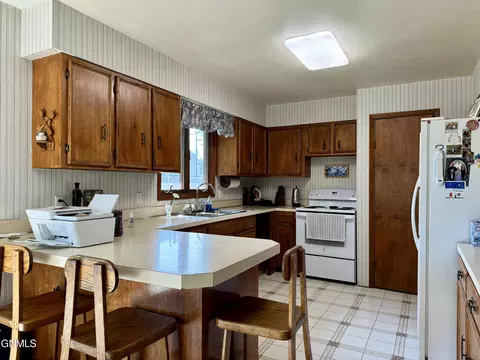702 1st Ave W, Williston, ND 58801 photo 4