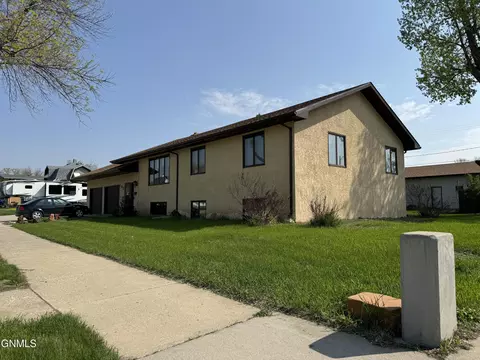 702 1st Ave W, Williston, ND 58801 photo 23