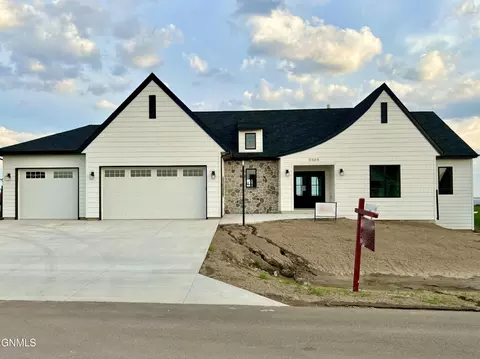 3505 Palmer Pl, Bismarck, ND 58503