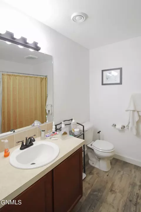Bath - 2713 23rd St W, Williston, ND 58801 photo 2 of 2